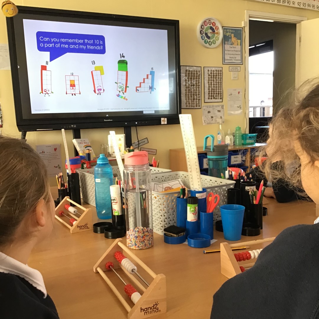 Children In Classroom With Numberblocks On Screen And Rekenreks